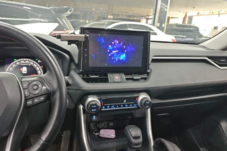 Used Toyota RAV4 2022 Dual-Engine 2.5L E-CVT Two-Wheel Drive Elite Edition Audio And AC Panel