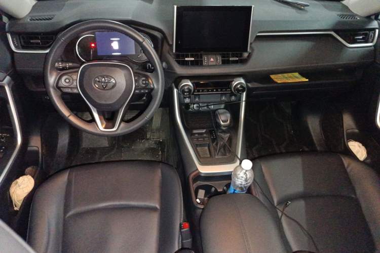 Used Toyota RAV4 2022 2.0L CVT Two-Wheel Drive Fashion Plus Edition Center Console