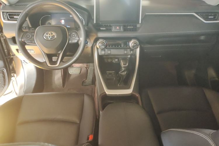 Used Toyota RAV4 2022 2.0L CVT Two-Wheel Drive Fashion Plus Edition Center Console