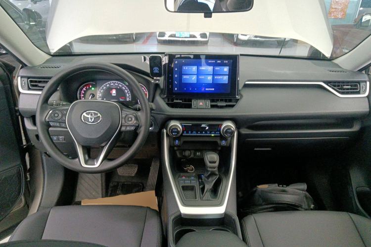Used Toyota RAV4 2022 2.0L CVT Two-Wheel Drive Fashion Edition Center Console