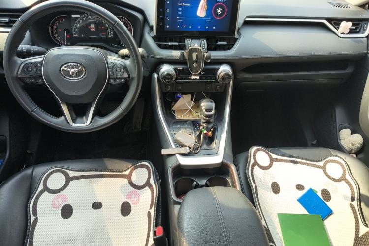 Used Toyota RAV4 2022 2.0L CVT Two-Wheel Drive Fashion Plus Edition Center Console