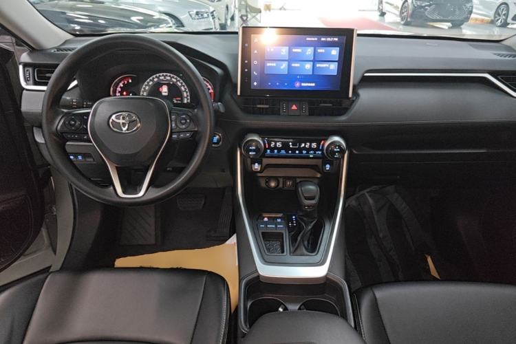 Used Toyota RAV4 2022 2.0L CVT Two-Wheel Drive Fashion Edition Center Console