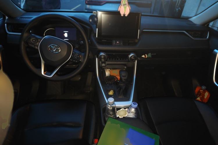 Used Toyota RAV4 2022 Dual-Engine 2.5L E-CVT Two-Wheel Drive Elite Edition Center Console