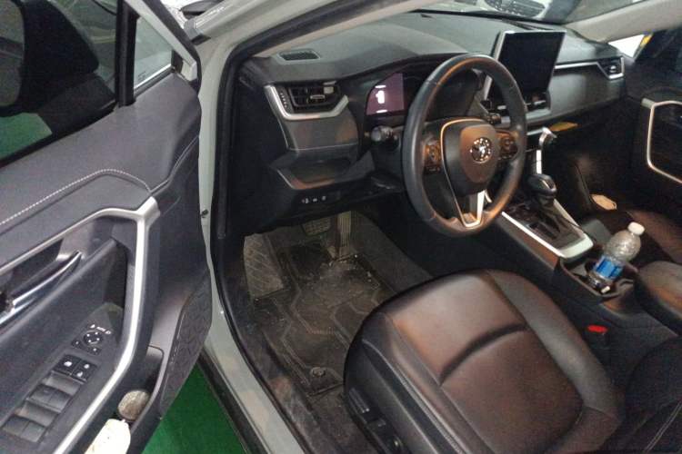 Used Toyota RAV4 2022 2.0L CVT Two-Wheel Drive Fashion Plus Edition Driver Seat