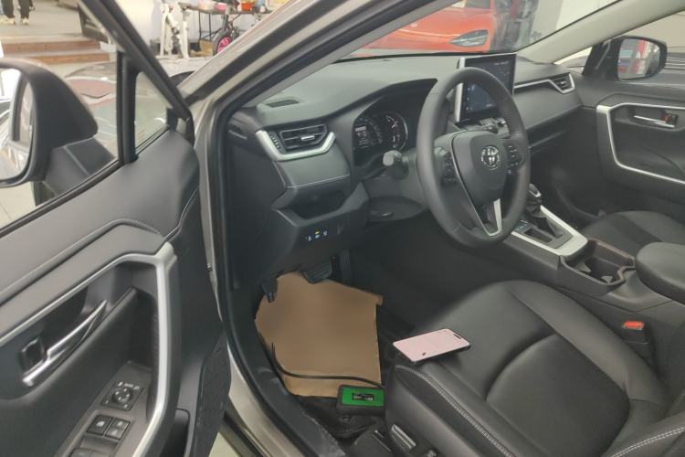 Used Toyota RAV4 2022 2.0L CVT Two-Wheel Drive Fashion Edition Driver Seat