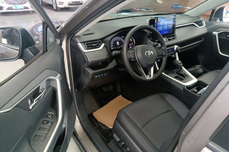 Used Toyota RAV4 2022 2.0L CVT Two-Wheel Drive Fashion Edition Driver Seat