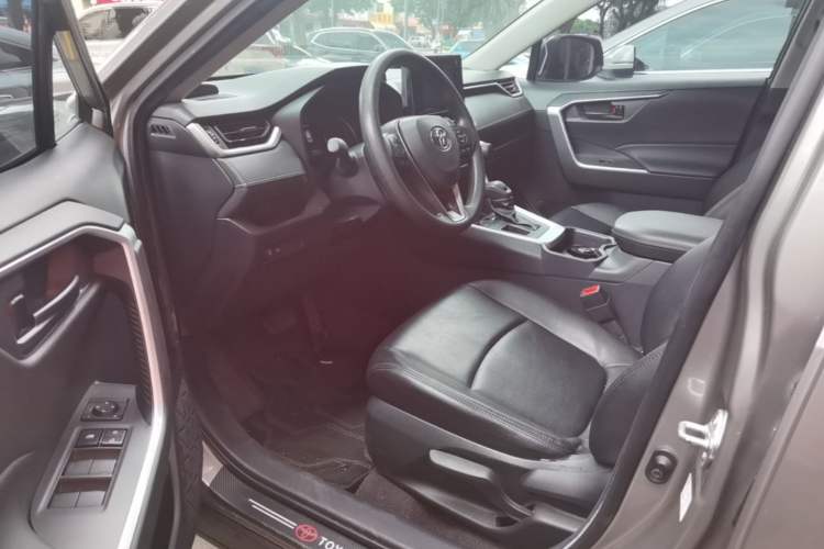 Used Toyota RAV4 2022 2.0L CVT Two-Wheel Drive Urban Edition Driver Seat