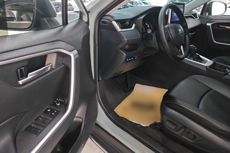 Used Toyota RAV4 2022 2.0L CVT Two-Wheel Drive Fashion Edition Driver Seat