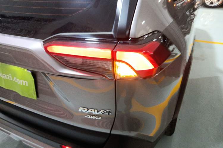 Used Toyota RAV4 2022 2.0L CVT 4x4 Fashion Edition Exterior 6