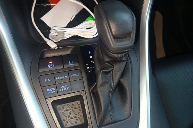 Used Toyota RAV4 2022 2.0L CVT 4x4 Fashion Edition Gear Lever