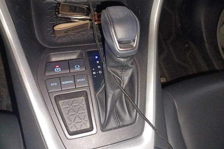 Used Toyota RAV4 2022 2.0L CVT Two-Wheel Drive Fashion Plus Edition Gear Lever