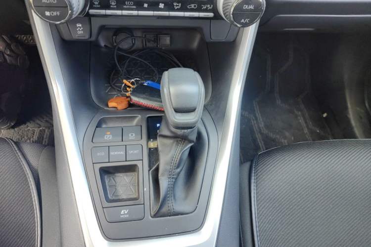 Used Toyota RAV4 2022 Dual-Engine 2.5L E-CVT Two-Wheel Drive Elite Edition Gear Lever