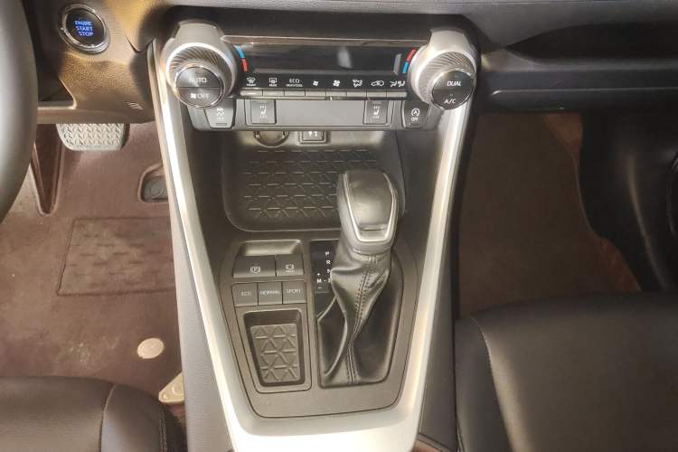 Used Toyota RAV4 2022 2.0L CVT Two-Wheel Drive Fashion Plus Edition Gear Lever