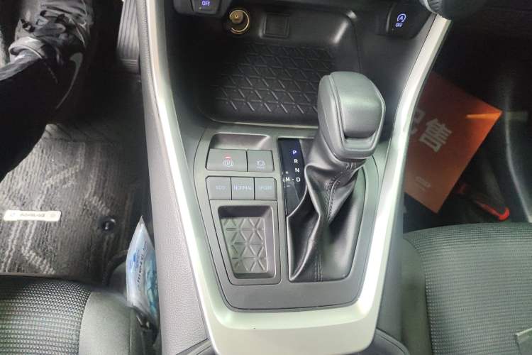 Used Toyota RAV4 2022 2.0L CVT Two-Wheel Drive Urban Edition Gear Lever