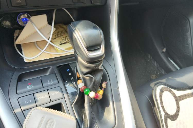 Used Toyota RAV4 2022 2.0L CVT Two-Wheel Drive Fashion Plus Edition Gear Lever
