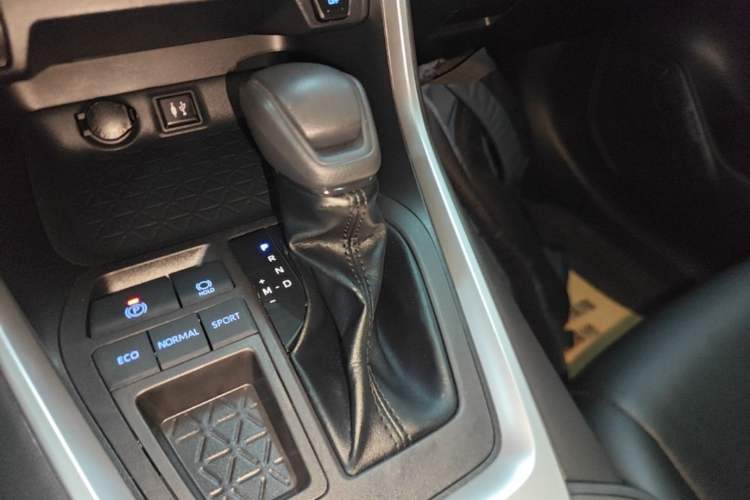 Used Toyota RAV4 2022 2.0L CVT Two-Wheel Drive Fashion Edition Gear Lever