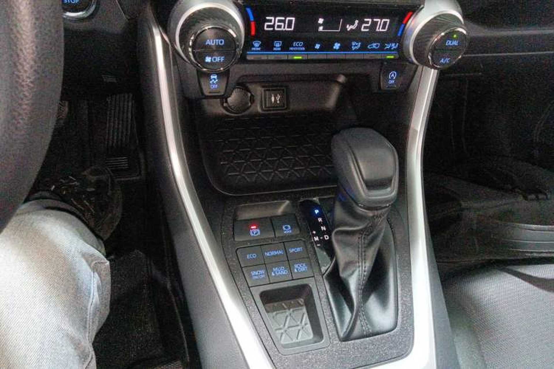 Used Toyota RAV4 2022 2.0L CVT 4x4 Fashion Edition Gear Lever