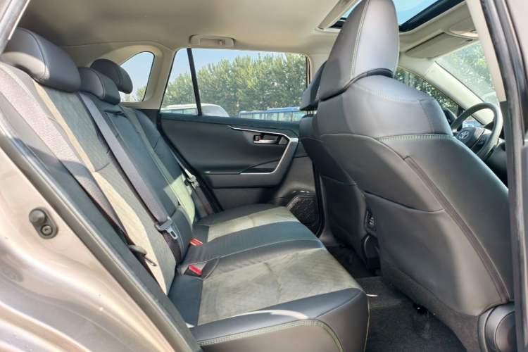 Used Toyota RAV4 2022 2.0L CVT 4x4 Style Plus Edition Interior 12