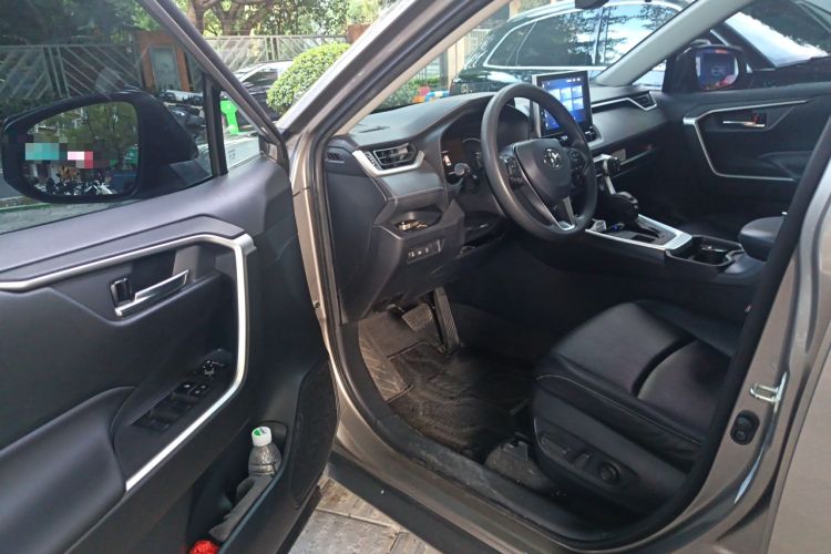 Used Toyota RAV4 2022 2.0L CVT 4x4 Fashion Edition Interior 3
