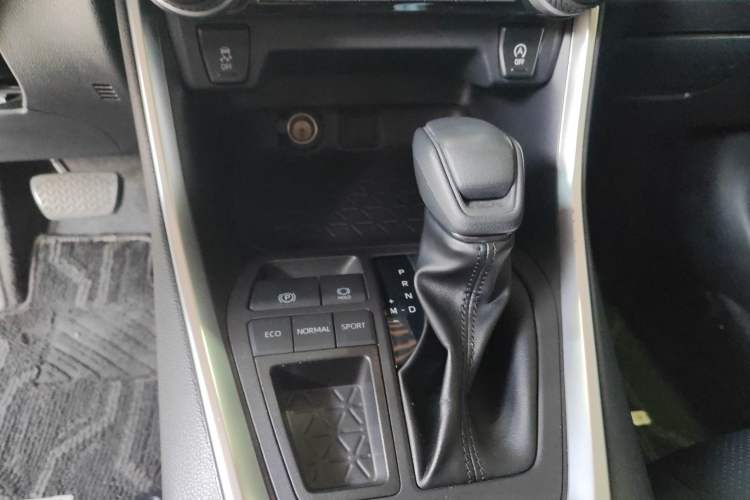 Used Toyota RAV4 2022 2.0L CVT Two-Wheel Drive Urban Edition Interior 4