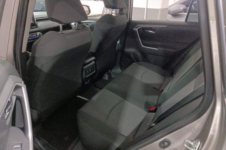 Used Toyota RAV4 2022 2.0L CVT 4x4 Fashion Edition Interior 4
