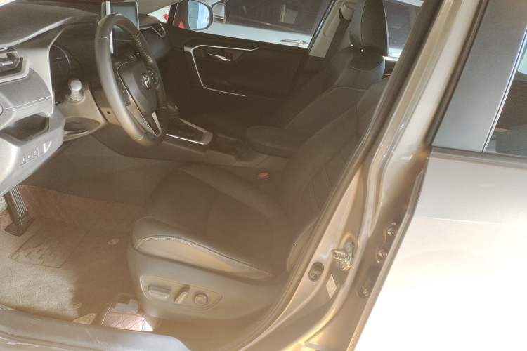 Used Toyota RAV4 2022 2.0L CVT Two-Wheel Drive Fashion Plus Edition Left Front Seat