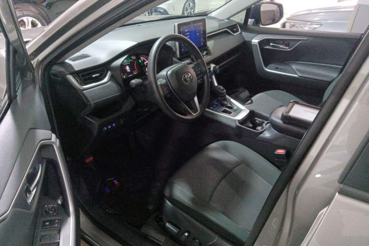 Used Toyota RAV4 2022 2.0L CVT 4x4 Fashion Edition Left Front Seat