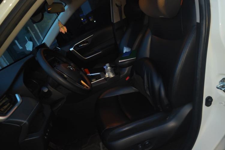 Used Toyota RAV4 2022 Dual-Engine 2.5L E-CVT Two-Wheel Drive Elite Edition Left Front Seat