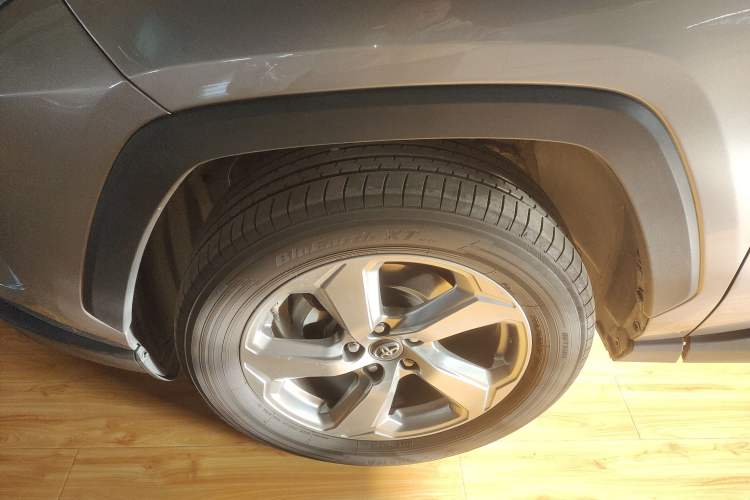 Used Toyota RAV4 2022 2.0L CVT Two-Wheel Drive Fashion Plus Edition Left Front Wheel Hub