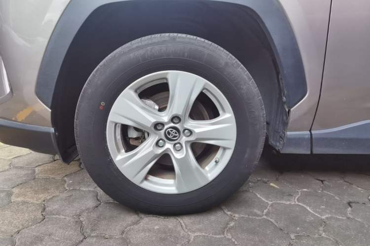 Used Toyota RAV4 2022 2.0L CVT Two-Wheel Drive Urban Edition Left Front Wheel Hub