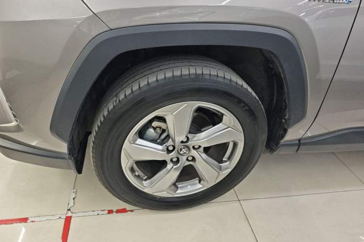 Used Toyota RAV4 2022 Dual-Engine 2.5L E-CVT Two-Wheel Drive Elite Edition Left Front Wheel Hub