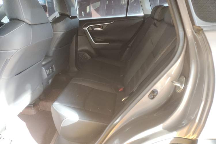 Used Toyota RAV4 2022 2.0L CVT Two-Wheel Drive Fashion Plus Edition Left Rear Seat