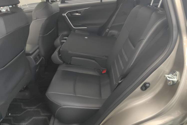 Used Toyota RAV4 2022 2.0L CVT Two-Wheel Drive Fashion Edition Left Rear Seat