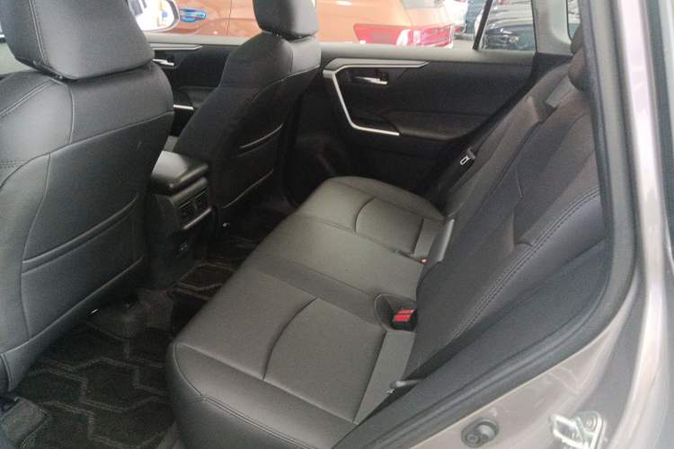 Used Toyota RAV4 2022 2.0L CVT Two-Wheel Drive Fashion Edition Left Rear Seat