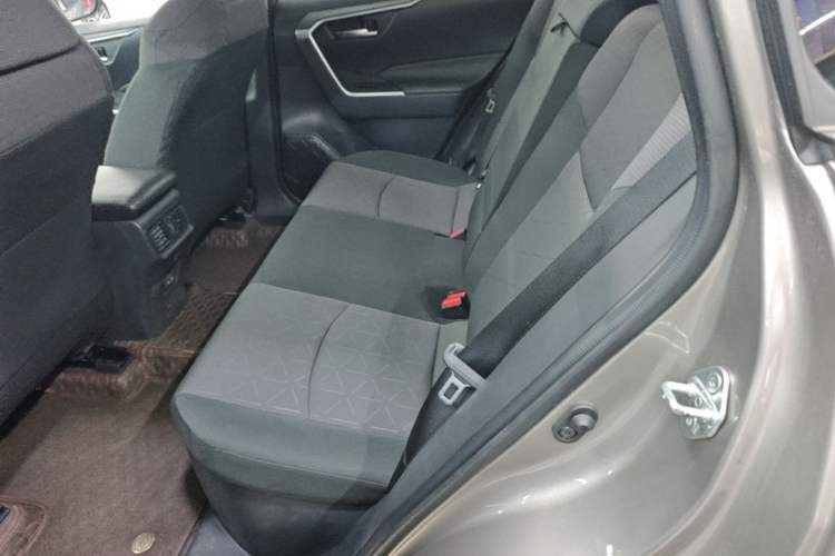 Used Toyota RAV4 2022 Dual-Engine 2.5L E-CVT Two-Wheel Drive Elite Edition Left Rear Seat