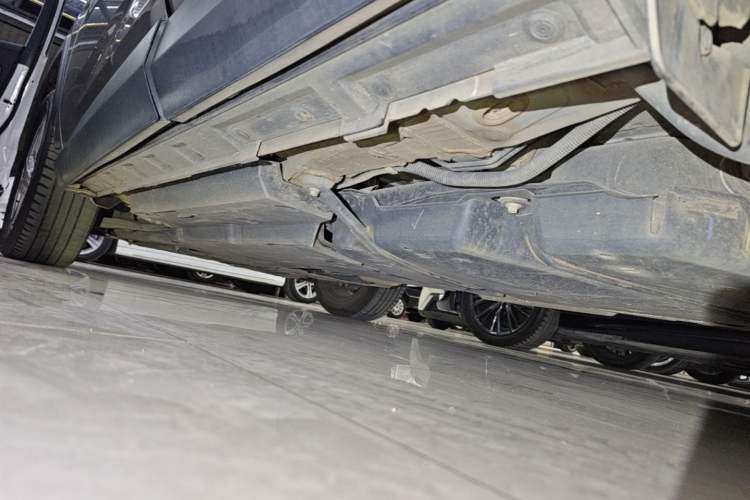 Used Toyota RAV4 2022 Dual-Engine 2.5L E-CVT Two-Wheel Drive Elite Edition Left Side Sill
