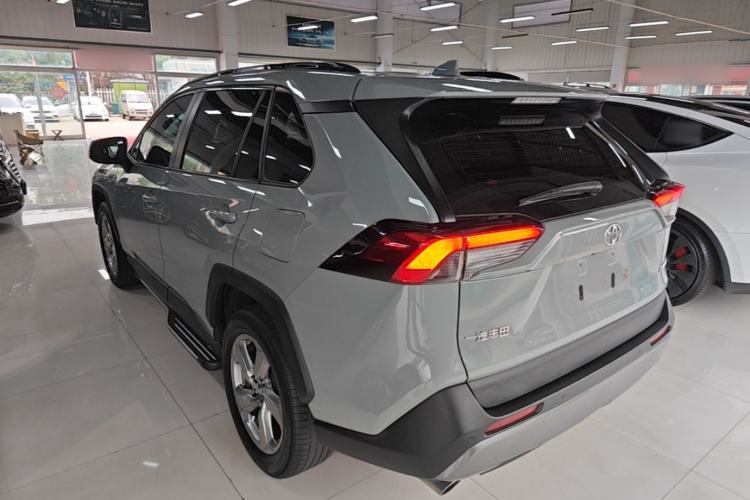 Used Toyota RAV4 2022 2.0L CVT Two-Wheel Drive Fashion Edition Rear Left 45 Deg