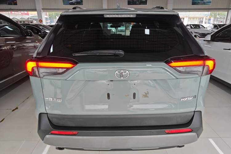 Used Toyota RAV4 2022 2.0L CVT Two-Wheel Drive Fashion Edition Rear