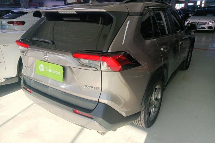 Used Toyota RAV4 2022 2.0L CVT Two-Wheel Drive Fashion Edition Rear Right 45 Deg