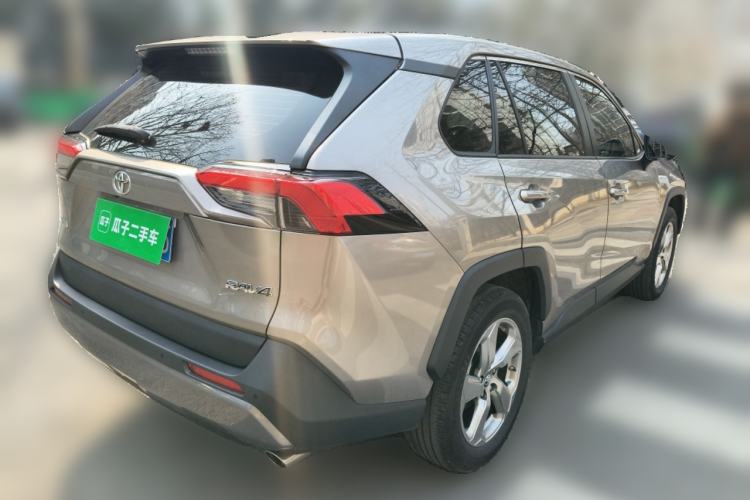 Used Toyota RAV4 2022 2.0L CVT Two-Wheel Drive Fashion Plus Edition Rear Right 45 Deg
