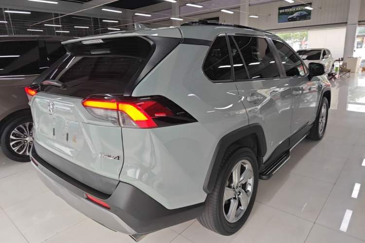 Used Toyota RAV4 2022 2.0L CVT Two-Wheel Drive Fashion Edition Rear Right 45 Deg