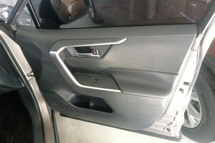 Used Toyota RAV4 2022 2.0L CVT Two-Wheel Drive Fashion Edition Right Front Door Interior