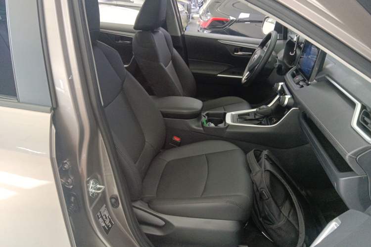 Used Toyota RAV4 2022 2.0L CVT Two-Wheel Drive Fashion Edition Right Front Seat