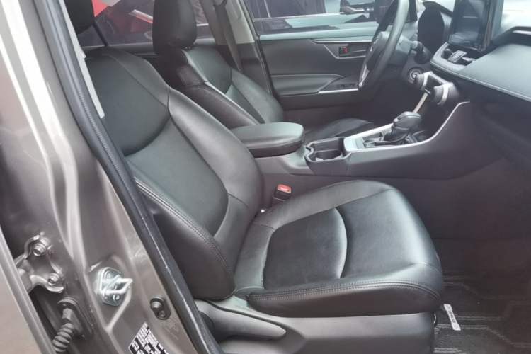 Used Toyota RAV4 2022 2.0L CVT Two-Wheel Drive Urban Edition Right Front Seat