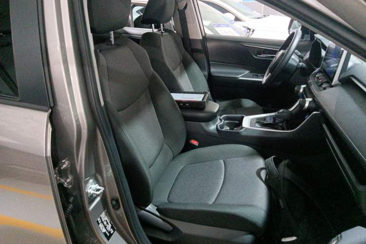 Used Toyota RAV4 2022 2.0L CVT 4x4 Fashion Edition Right Front Seat