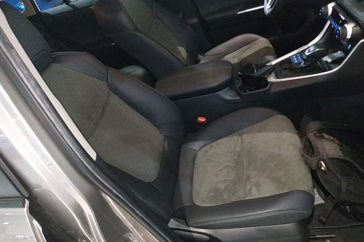 Used Toyota RAV4 2022 2.0L CVT 4x4 Style Plus Edition Right Front Seat