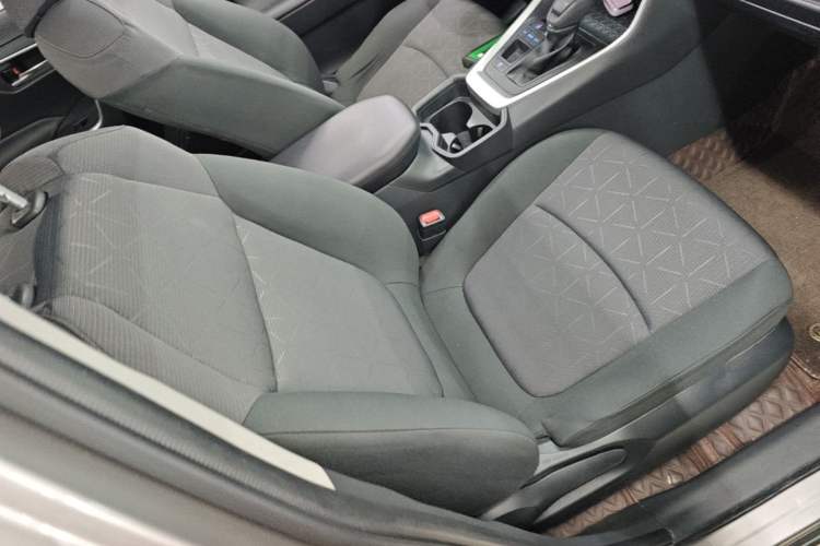 Used Toyota RAV4 2022 Dual-Engine 2.5L E-CVT Two-Wheel Drive Elite Edition Right Front Seat