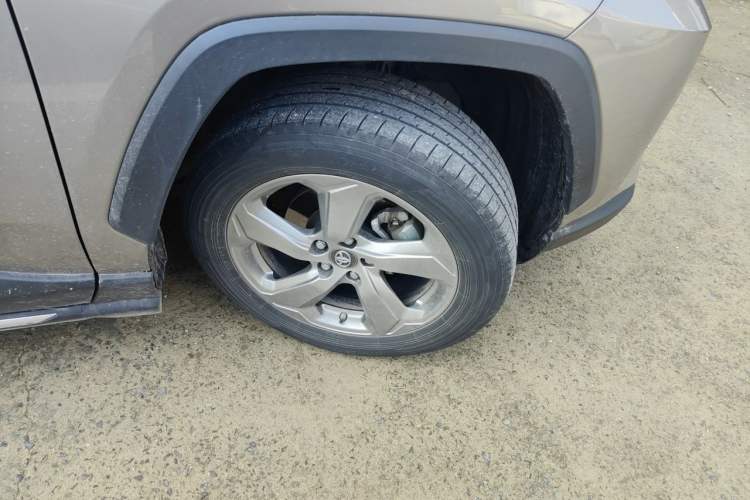 Used Toyota RAV4 2022 Dual-Engine 2.5L E-CVT Two-Wheel Drive Elite Edition Right Front Wheel Hub
