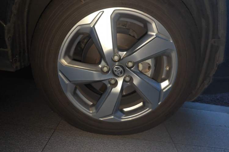 Used Toyota RAV4 2022 Dual-Engine 2.5L E-CVT Two-Wheel Drive Elite Edition Right Front Wheel Hub
