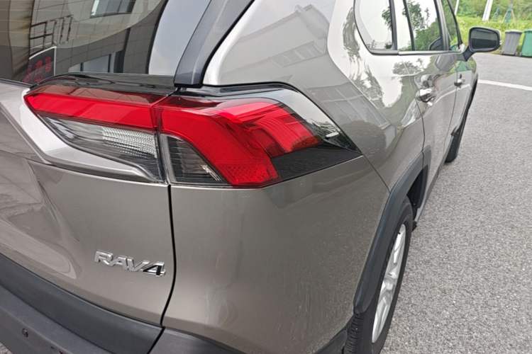 Used Toyota RAV4 2022 2.0L CVT Two-Wheel Drive Urban Edition Right Rear Taillight